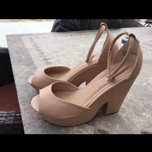 Nude heel/wedge